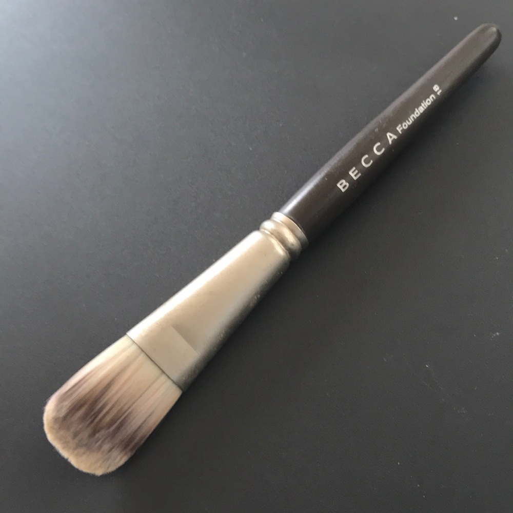 Becca foundation brush 18